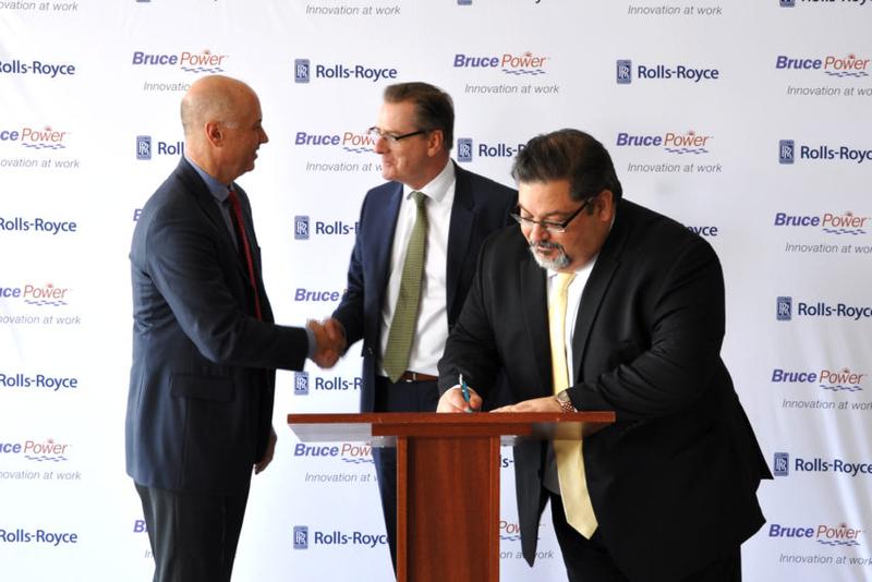 Rolls-Royce and Bruce Power executives sign contract
